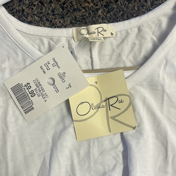 Olivia Rae Top - NWT’s - Picture 3 of 4
